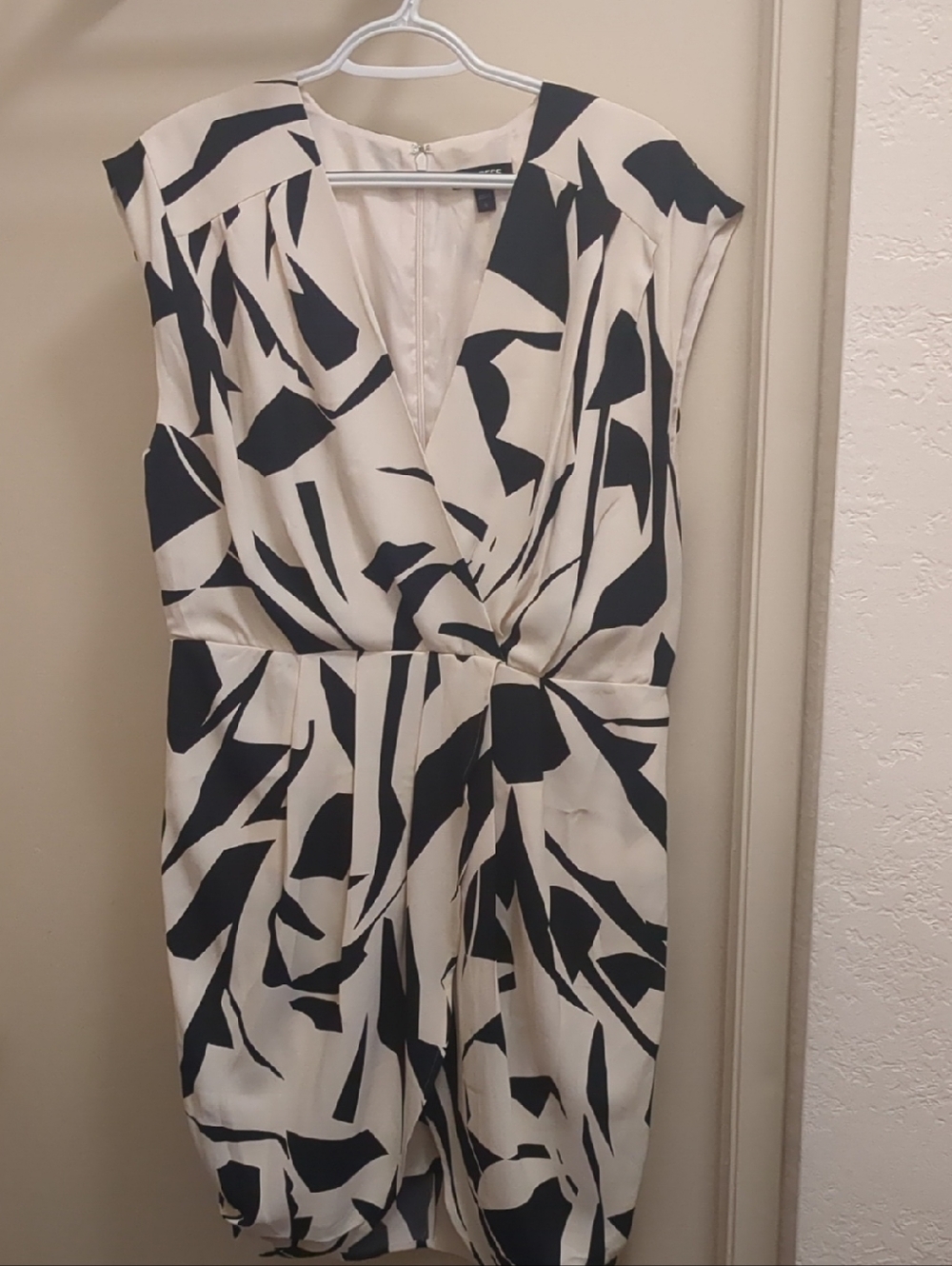 Sleeveless Black & Cream Twist-Front Dress